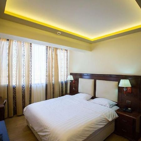 Grand Palace Hotel Korce Buitenkant foto